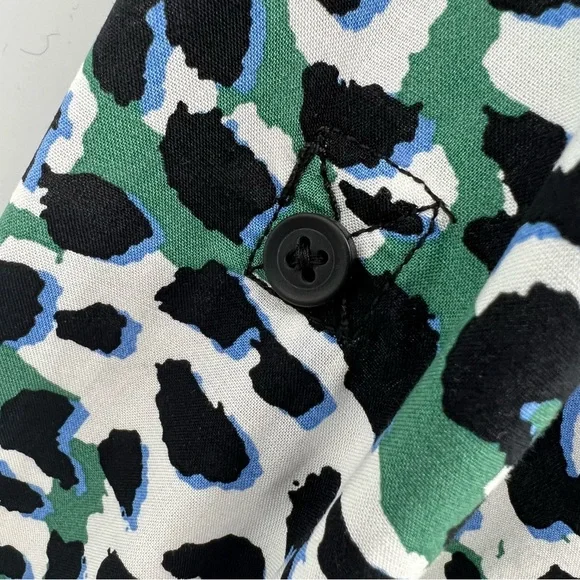 BeachLunchLounge Top Womens Plus Size Green Leopard Print Button Roll Tab Sleeve - Picture 8 of 16